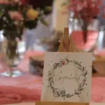 Nahaufnahme einer Tischkarte in der Event-Location Langenhorst.