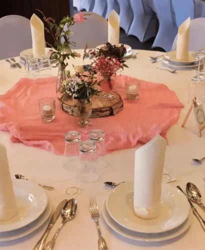 für eine Hochzeit oder ein Jubiläum. Tischdekoration im Detail für eine Hochzeit in der Event-Location Langenhorst.