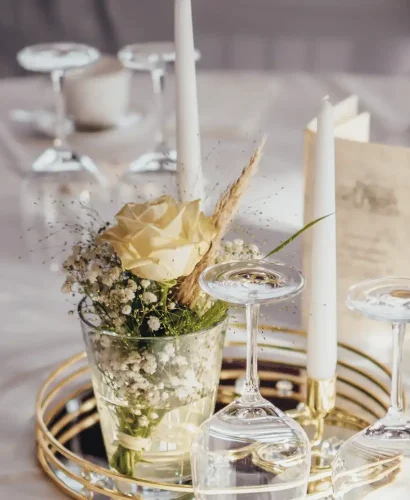 Lange Tafel mit Hochzeitsdekoration in der Event-Location Langenhorst.