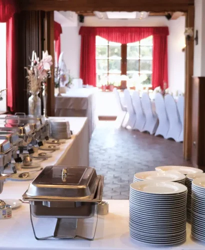 Buffet-Aufbau in der Event-Location Langenhorst – Kulinarik für Ihr Event am Niederrhein.