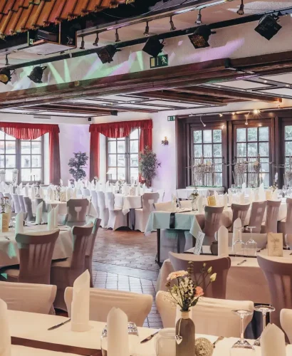 Flexible Bestuhlung im Großen Saal der Event-Location Langenhorst für Ihre Feier.